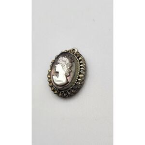 True Vintage Carved Mother of Pearl Cameo Pendant Stamped 26800 .75in
